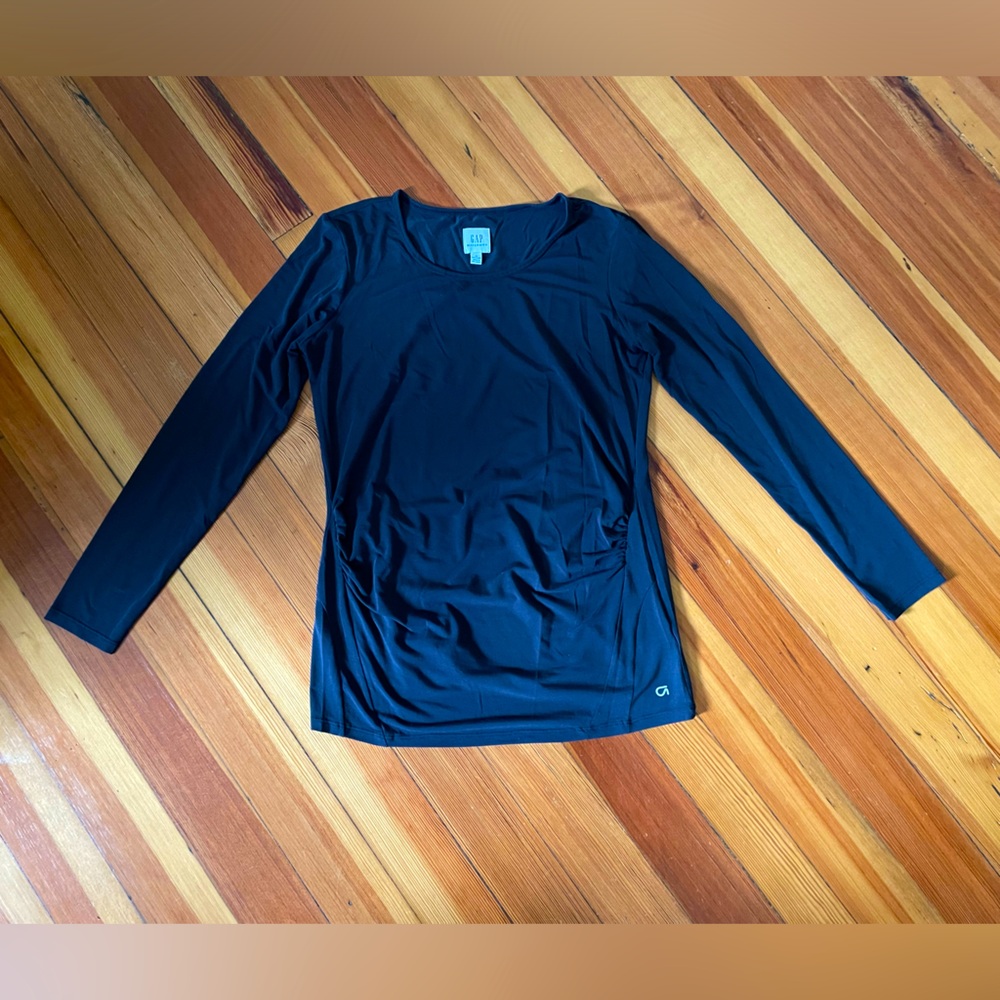 GapFit Maternity Breathe Long Sleeve T-shirt Sz Medium